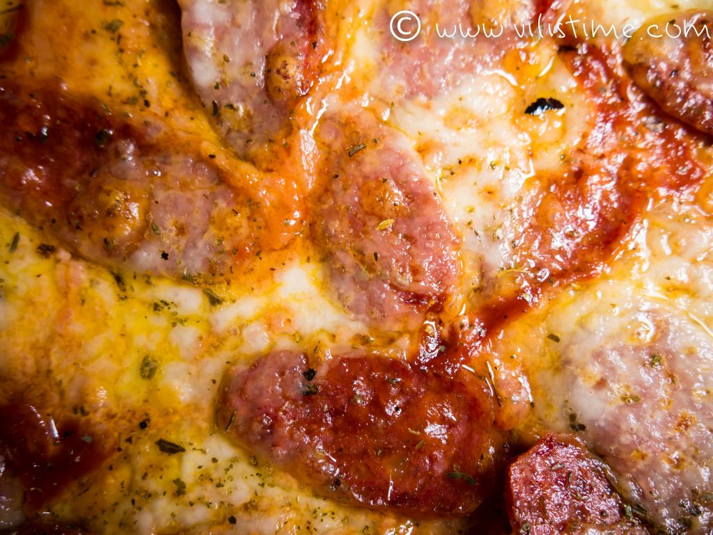Пица пиперони с блат от киноа