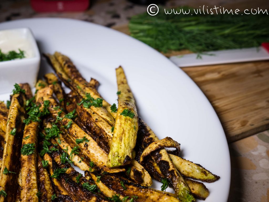 Roasted zucchini sticks and homemade dip