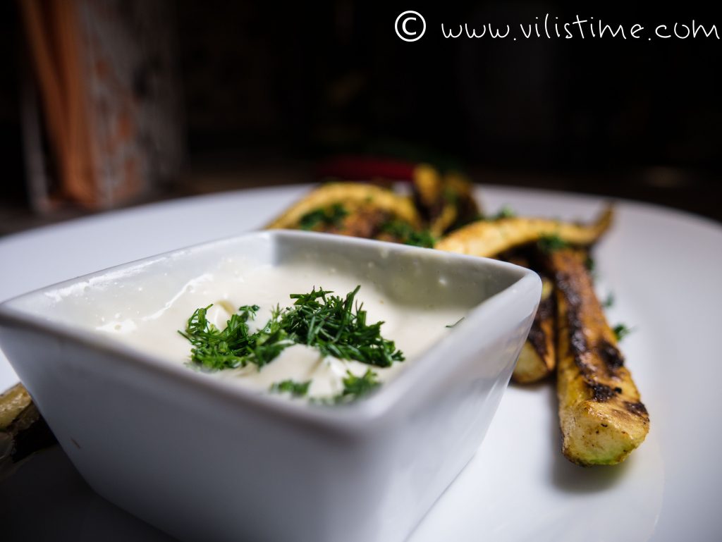 Roasted zucchini sticks and homemade dip