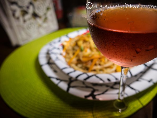 Оризови спагети с моркови и тиквички