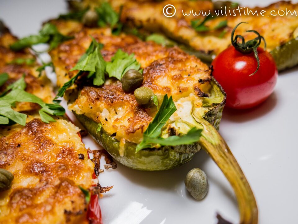 Пълнени чушки с ориз от карфиол и моцарела