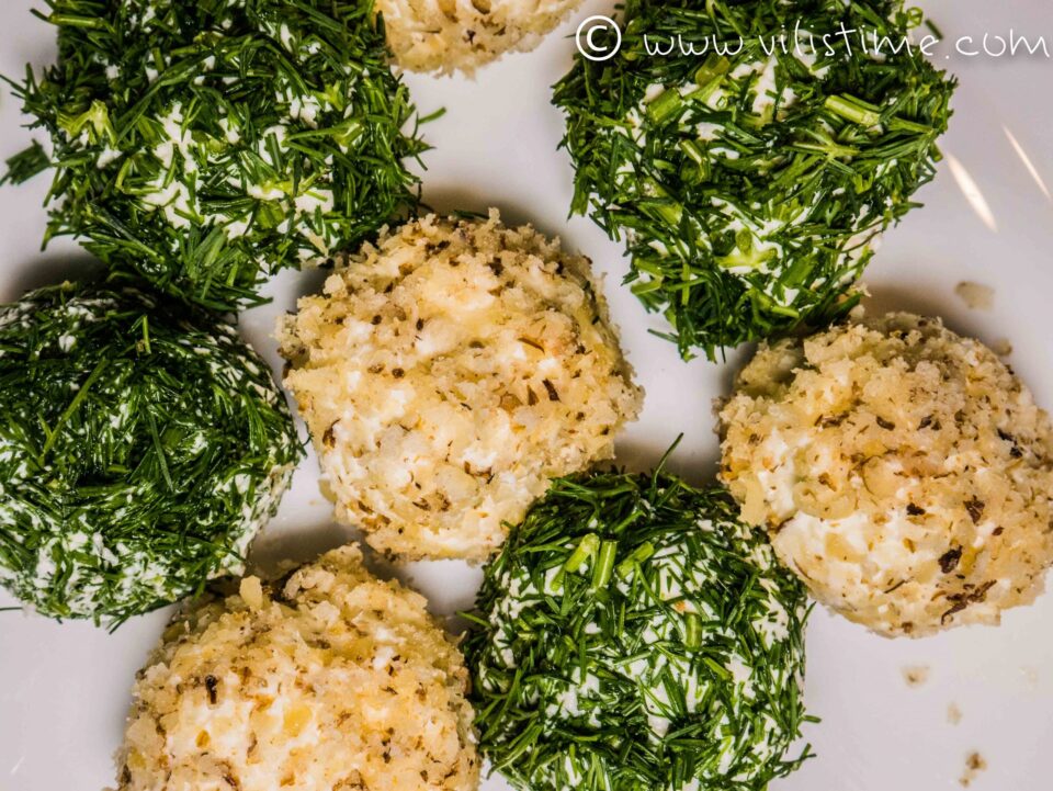 Свежи хапки от сирена със смлени орехи и копър