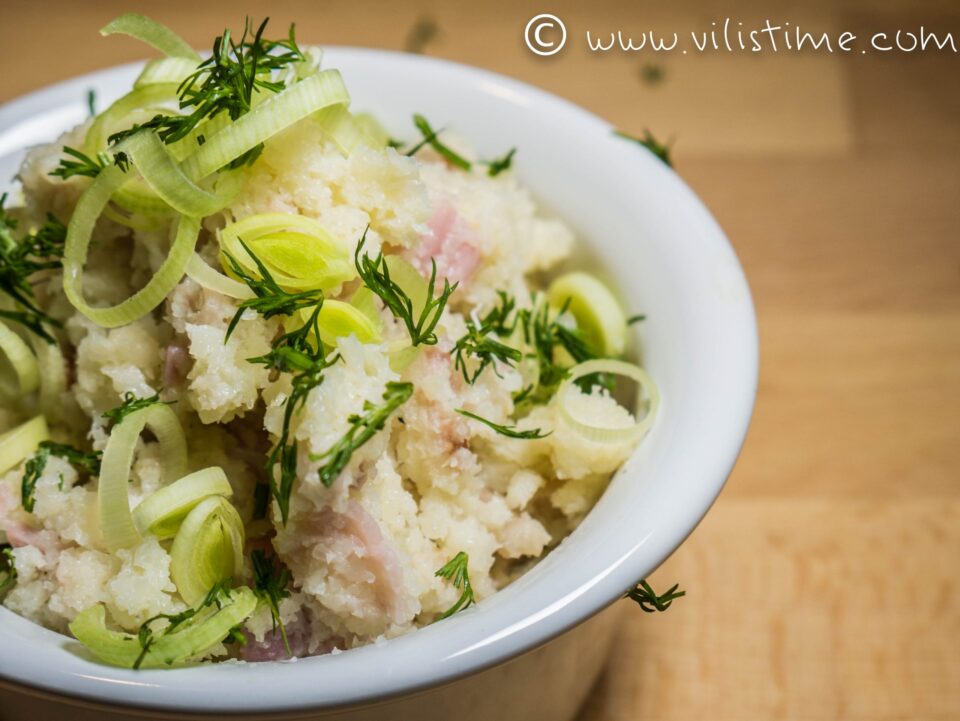 Вкусен карфиолен ориз с бекон и праз