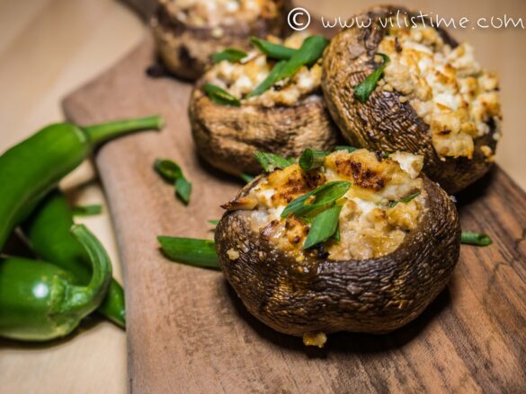 Печурки с козе сирене, чесън и масло на фурна
