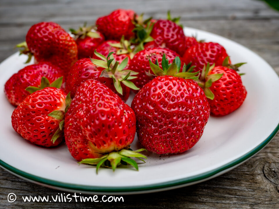 Пресни ягоди от градината 🍓