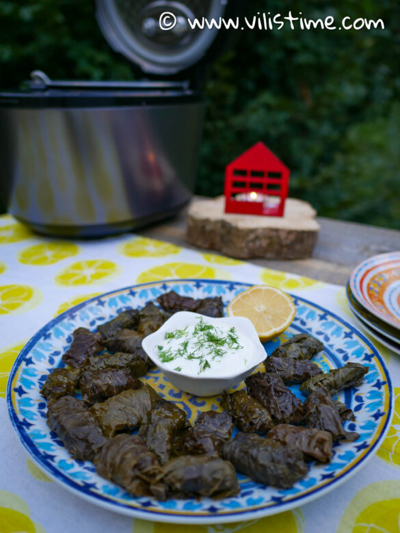 Лозови сармички с кайма и манатарки