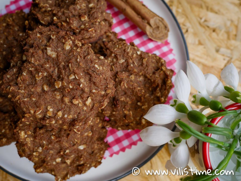 Ябълкови бисквити с овесени ядки и канела